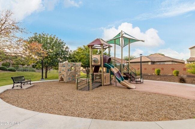 Building Photo - 836 E Constance Wy