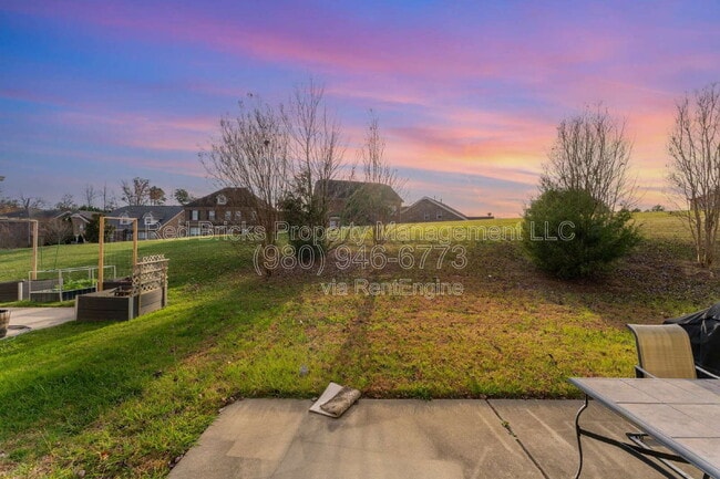 Building Photo - 2288 Barrowcliffe Dr NW