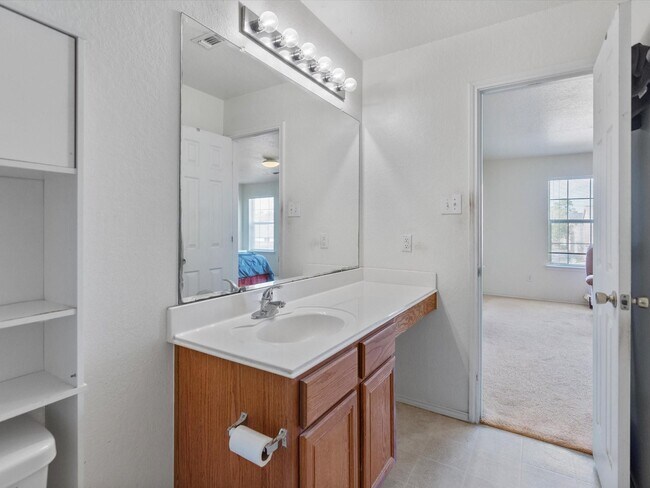 Building Photo - 5143 Roth Forest Ln