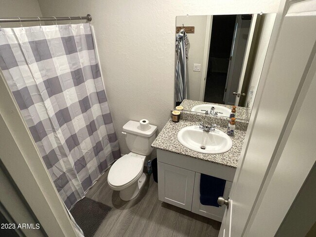 Building Photo - 476 Reizen Dr