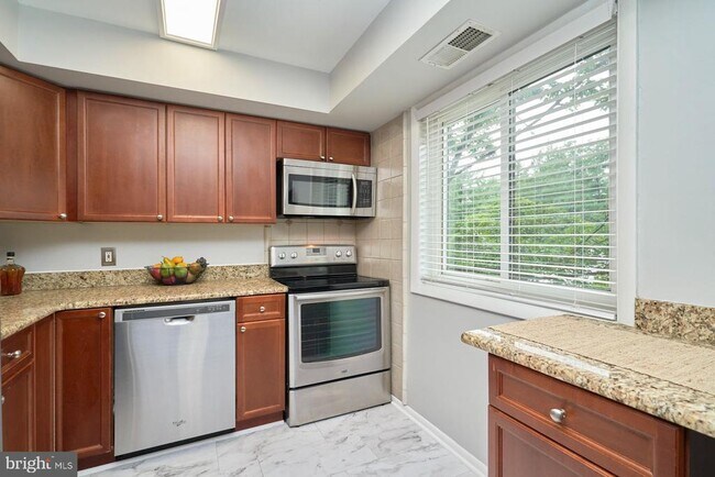 Building Photo - 3340 S 28th St