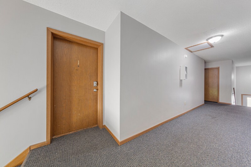 Building Photo - 1402 Division St W