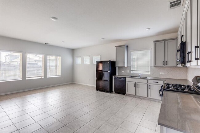 Building Photo - 200 Oldbridge Dr