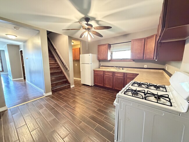 Building Photo - 11 Pooley Pl