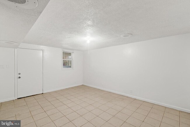 Building Photo - 45629 Frank Hayden Ln