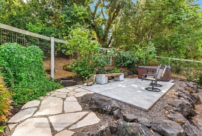 Building Photo - One of a kind home just steps away from Annadel State park