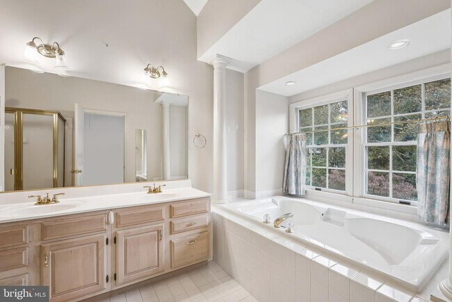 Building Photo - 15831 Glacier Ct