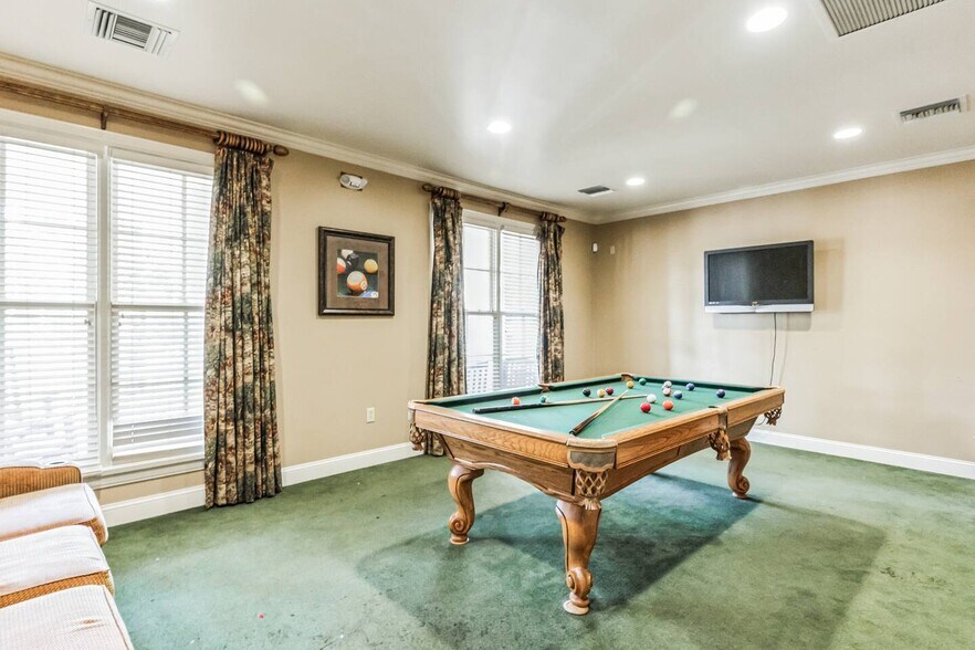 Building Photo - 18565 Bridle Club Dr