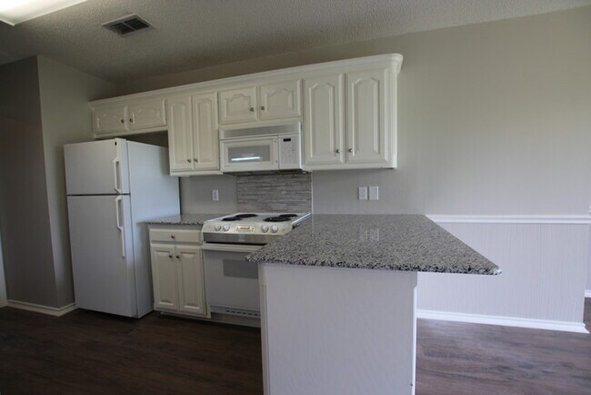 Building Photo - Available Now! 3 Bed 2 Bath Rental in Bullard ISD!