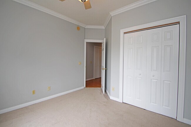 Building Photo - 155 Chelsea Cir