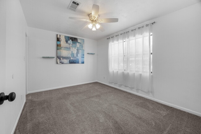 Building Photo - 435 Argyle Ct