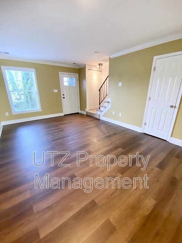 Building Photo - 538 Wellington Ct
