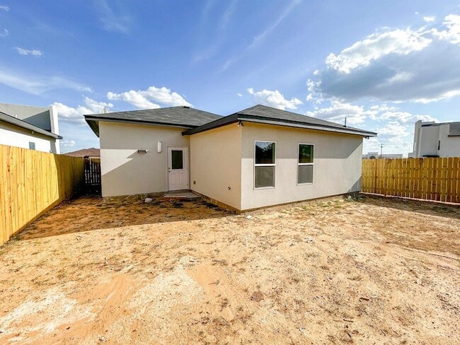 Building Photo - 5008 Rotonda Ln