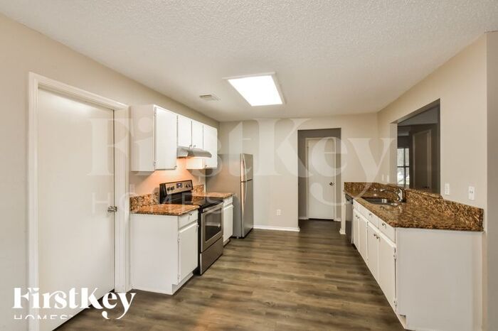 Building Photo - 6635 Meadow Fawn Dr