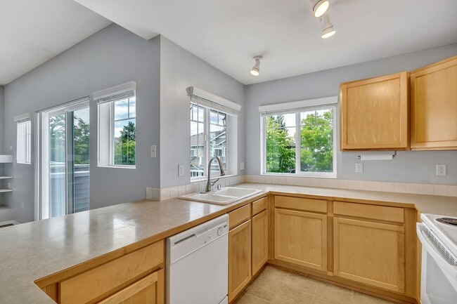 Building Photo - 2 Bed 1 Bath Condo in Lakeland Hills