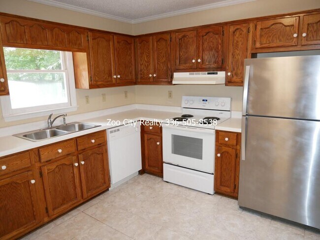 Building Photo - 1805 Rocky Ln
