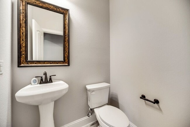 Building Photo - Checkout This 4 bed 2.5 bath 2827 sqft - Paloma Creek Beauty!!!