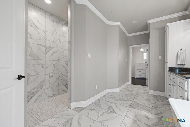 Building Photo - 1745 Alta Vista Loop