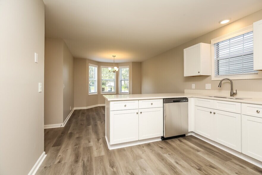 Building Photo - 5921 Belle Oaks Pl