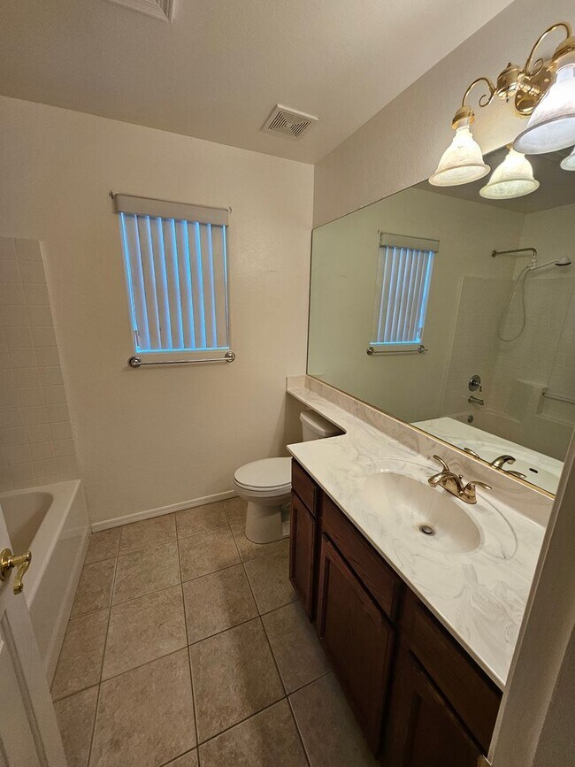 Building Photo - Fort Mohave!! 3 bedroom 2 bathroom in Fairway Estates.