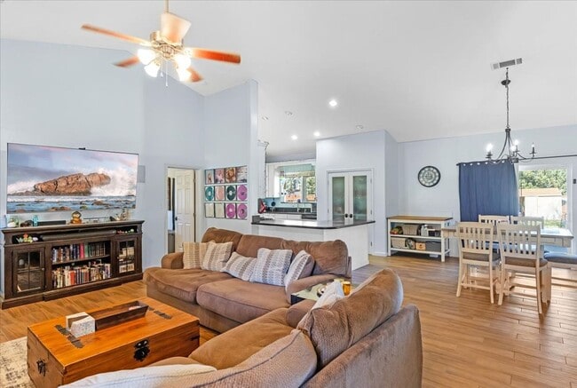 Building Photo - Stallion Springs Home!