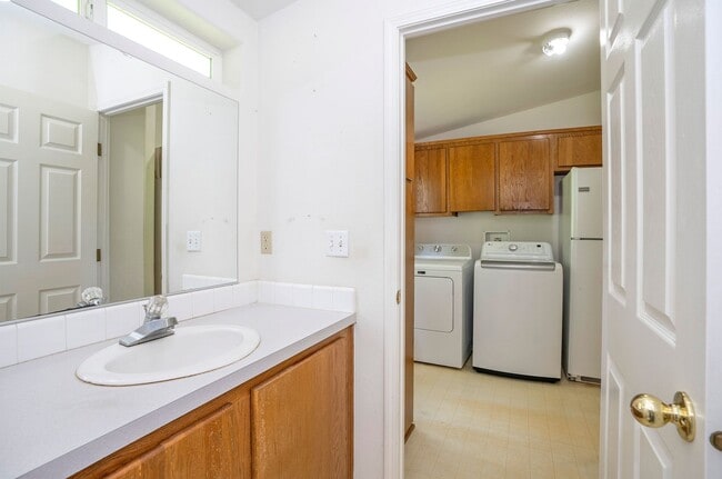 Building Photo - 3-Bedroom Gig Harbor Retreat with Private ...