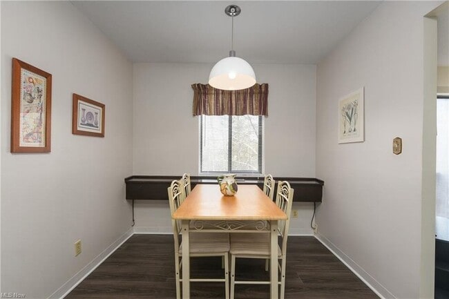 Kitchen Eating Area - 27467 Westown Blvd