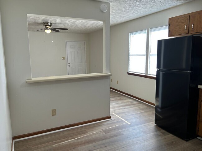 Building Photo - 304/306 Fawn Ct