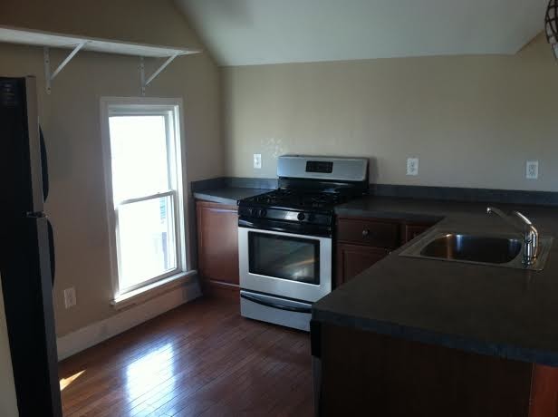 Building Photo - 378 Alexander St