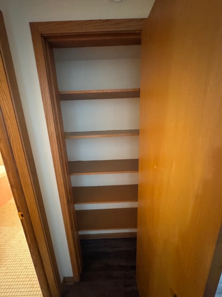 Building Photo - 556 Jenks Ave E