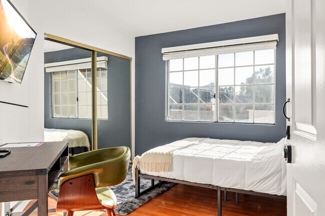 Building Photo - 10777 Ashton Ave