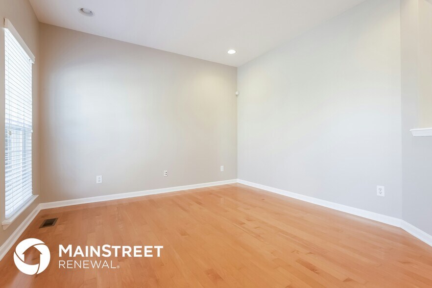 Building Photo - 422 Laurel Hills Dr