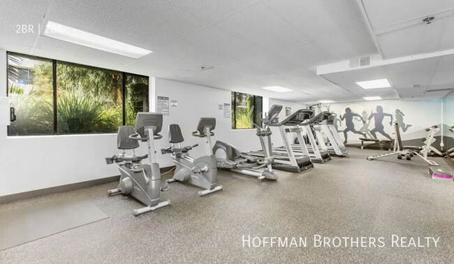 Building Photo - 1320 N Sierra Bonita Ave