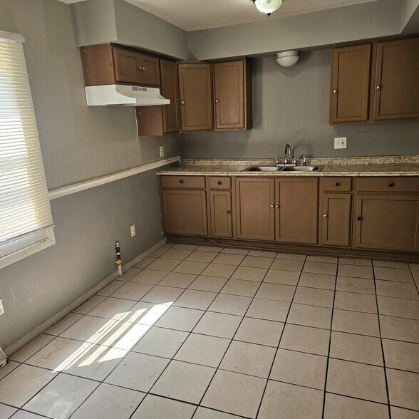 Building Photo - 6503 N 53rd St