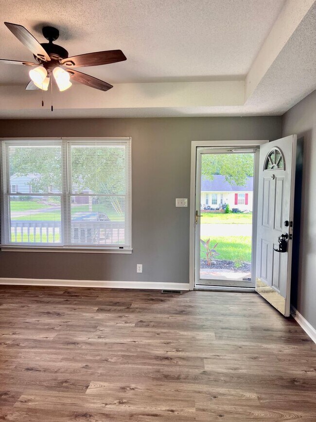 Building Photo - 414 Woodale Dr