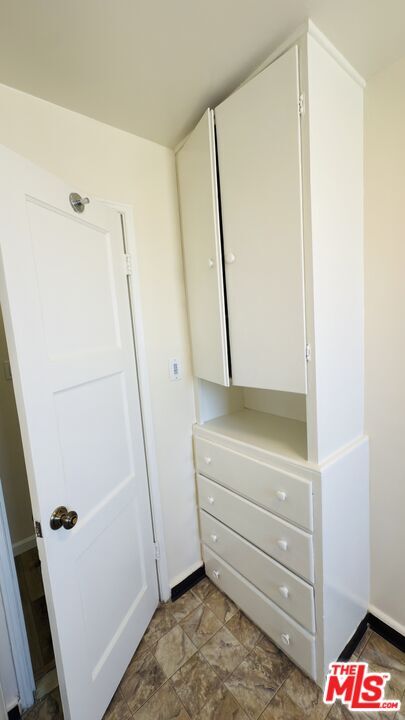 Building Photo - 383 Redondo Ave