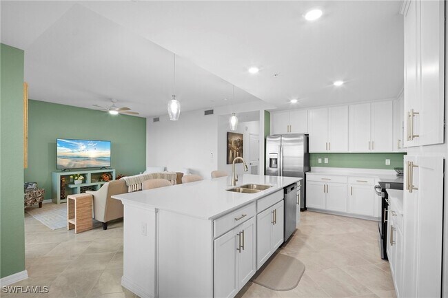 Building Photo - 15345 Grn Acrs Ave