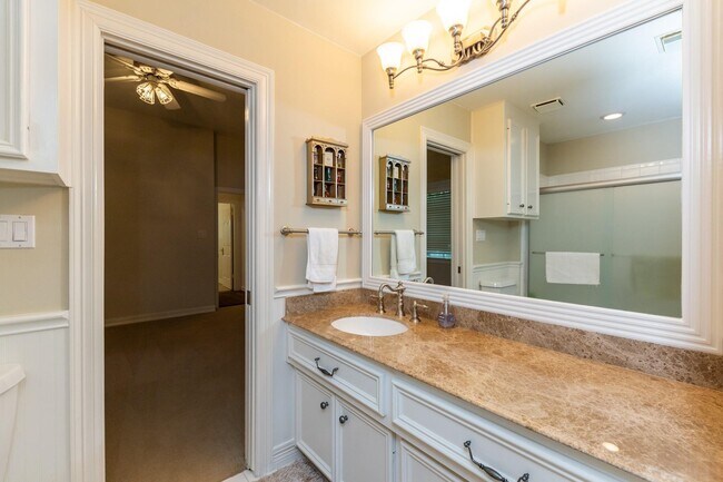 Building Photo - 4915 Keneshaw St