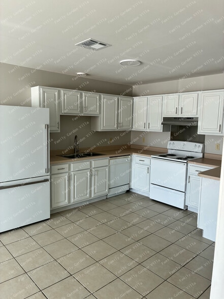 Building Photo - 338 Gloria St