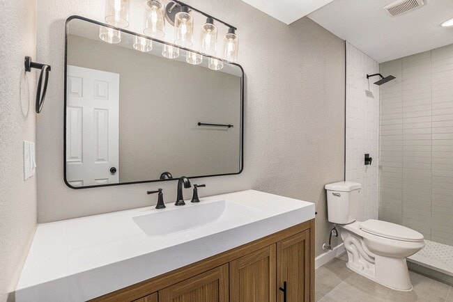 Building Photo - Gorgeous Newly Remodeled Home!