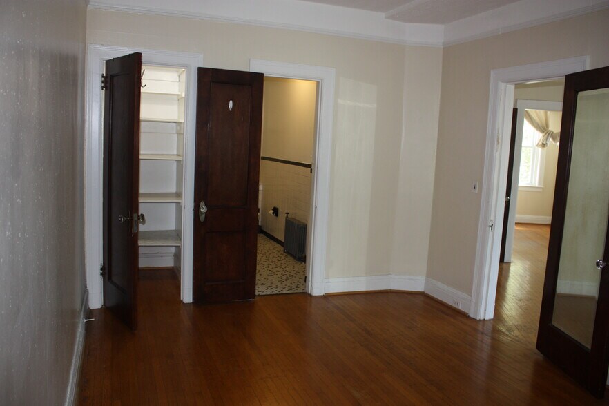 Building Photo - 3409 Greenway