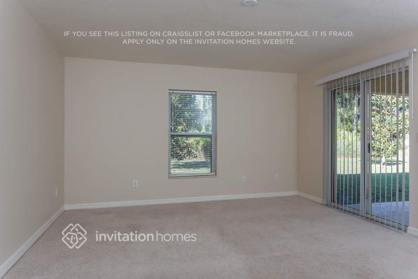 Building Photo - 833 SE Lansdowne Ave