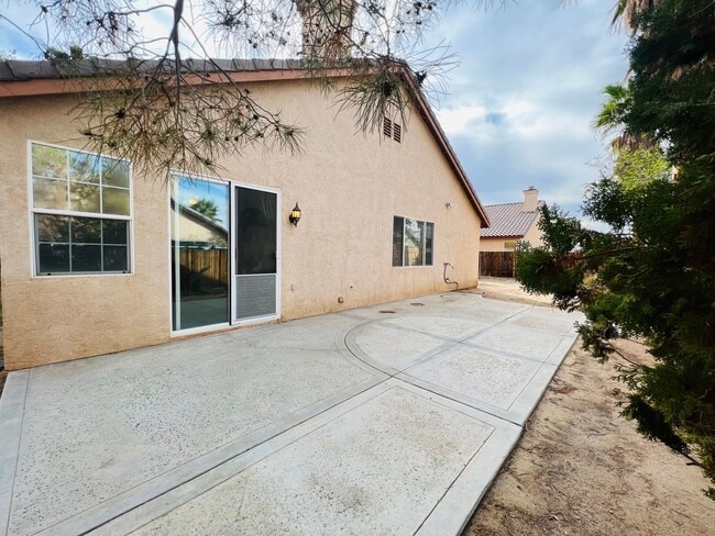 Building Photo - FOXFIRE RANCH VICTORVILLE