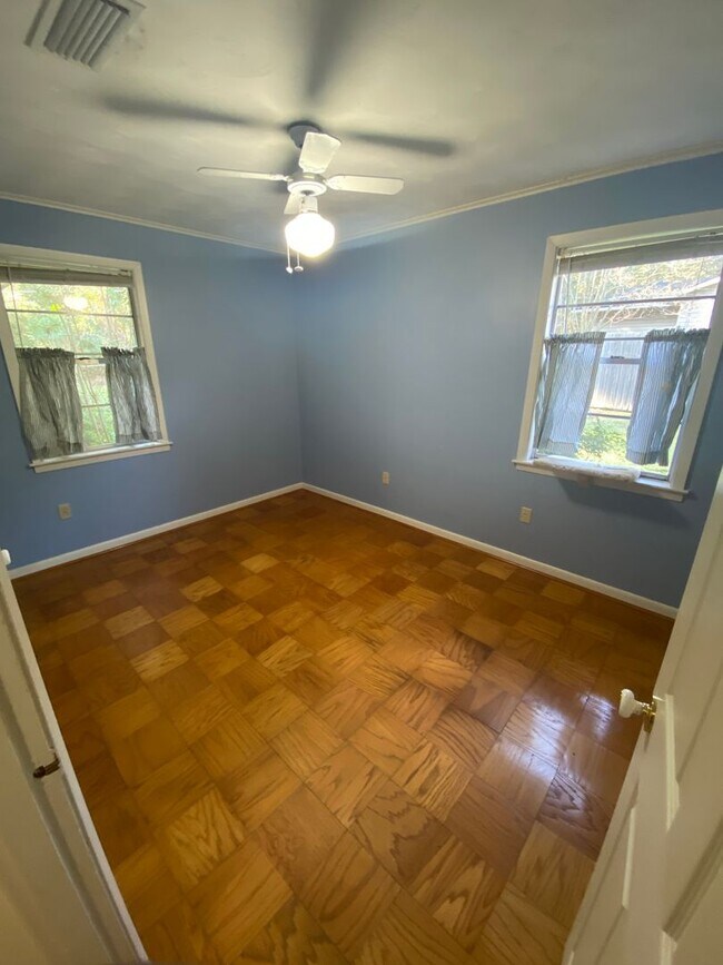 Building Photo - ** Charming 3 Bedroom/2 Bath Blanchard Home **