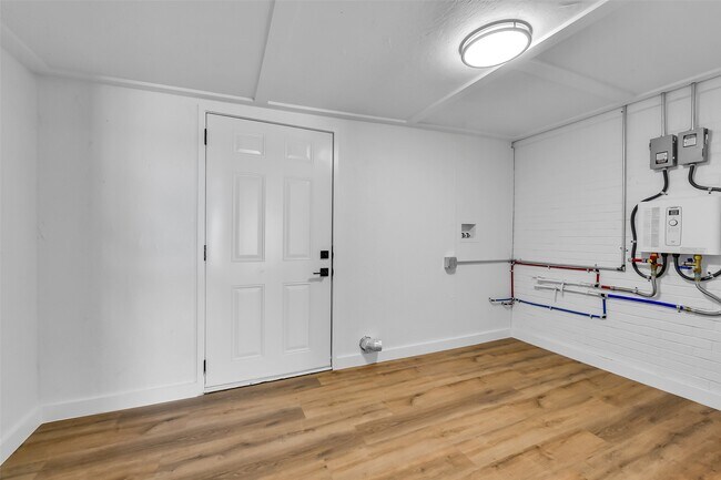 Building Photo - 1913 41st Ave N