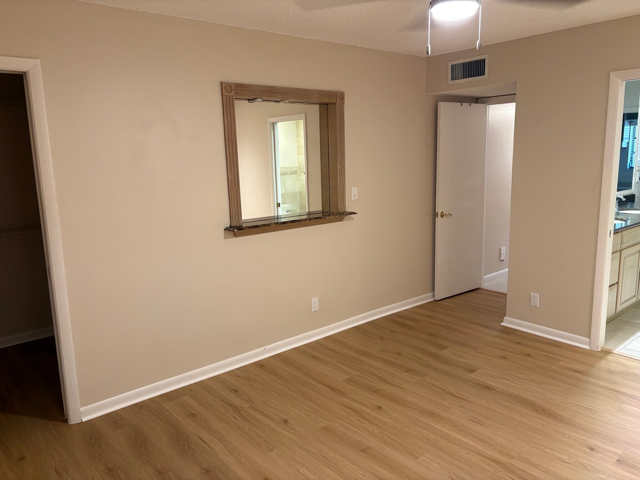 Building Photo - 3951 NE 17th Ave