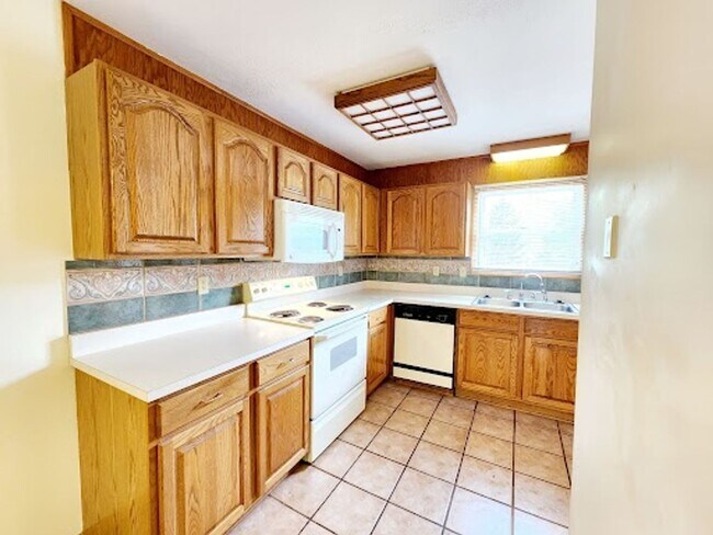 Building Photo - 892 Tremont St