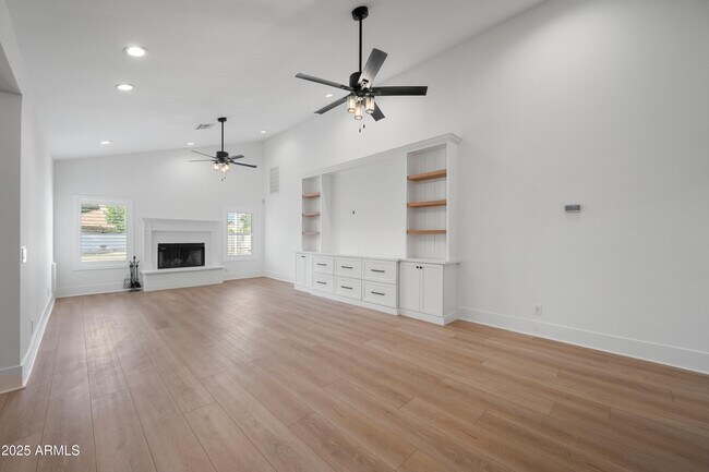 Building Photo - 4352 E Santa Rosa Pl