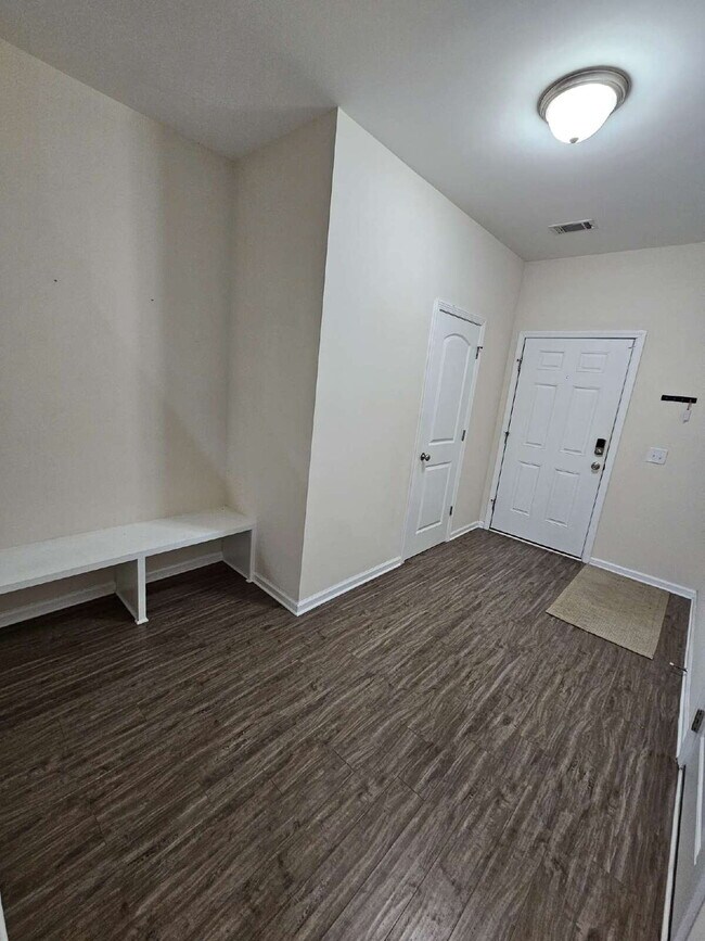 Building Photo - Luxury Townhouse in Richmond Hill.  Get Bu...
