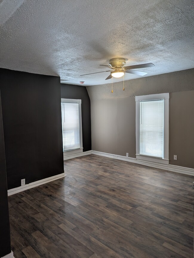 Building Photo - 64 E Maple